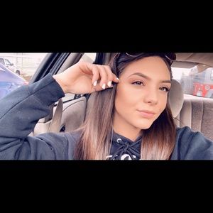 Meet your Posher, Becca